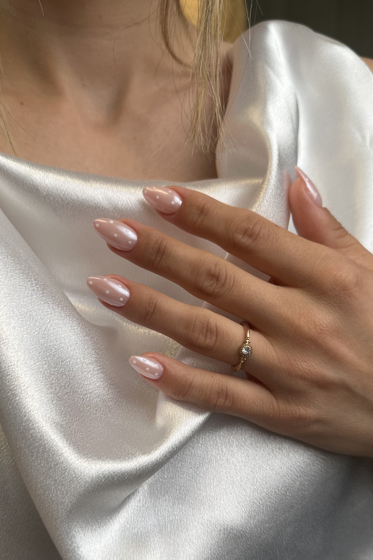 Wedding Dots Look – Gel Polish Look van Nailster