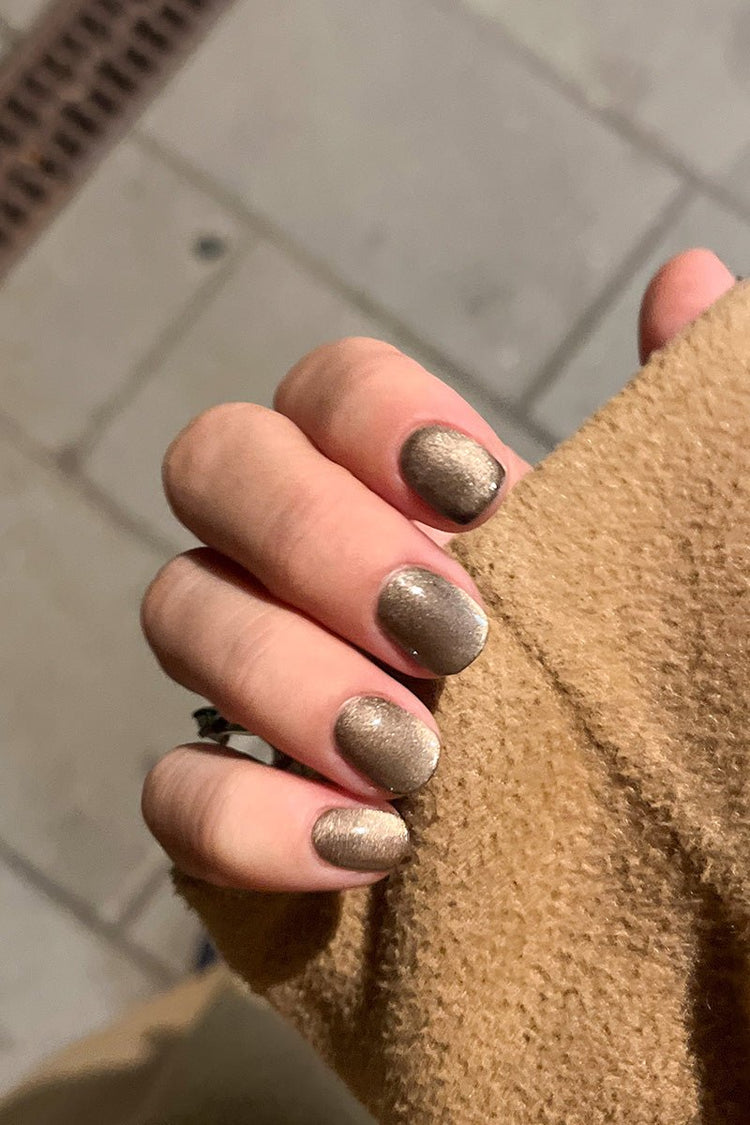 Dark Marble Cat Eye · 495 – Gel Polish Cat Eye van Nailster, afbeelding 3