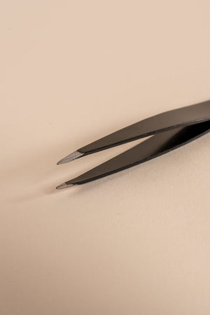 Tweezers